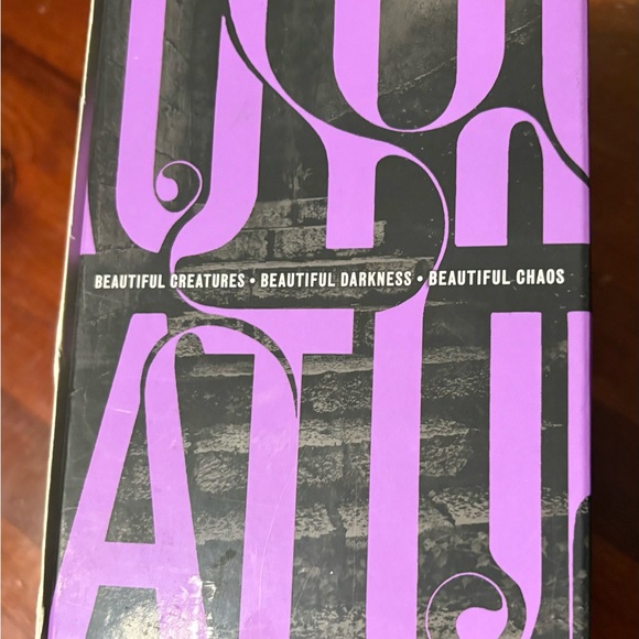 Beautiful Creatures Book Set - Picture 6 of 7